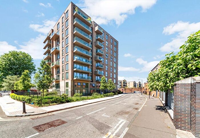2 Bedroom Flat To Rent In Ben Jonson Road, Limehouse, London, E1