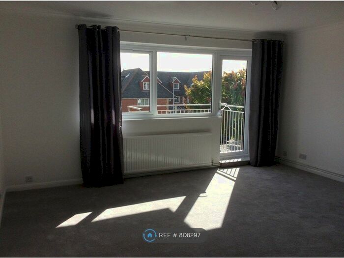 2 Bedroom Flat To Rent In Cooden Drive, Bexhill-On-Sea, TN39