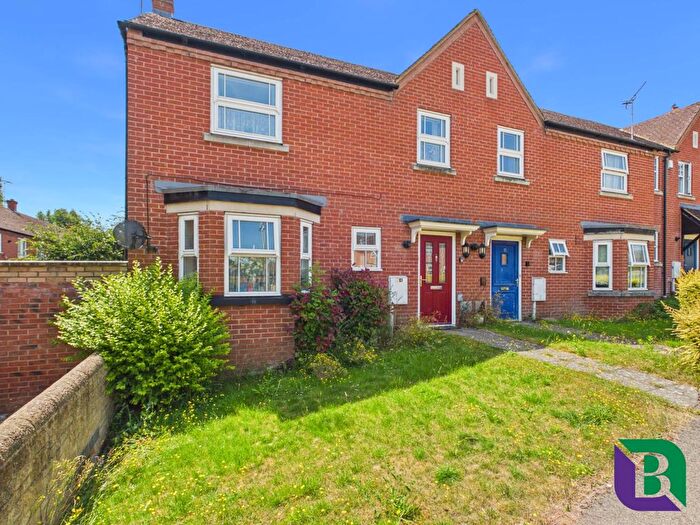 3 Bedroom End Of Terrace House For Sale In Holsey Lane, Bletchley, MK2