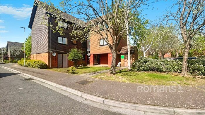Studio For Sale In Ryeland Close, Yiewsley, West Drayton, UB7