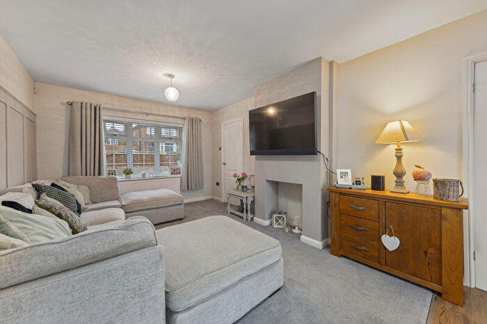 3 Bedroom Semi Detached House For Sale In Errington Road, Walton, Chesterfield, S40