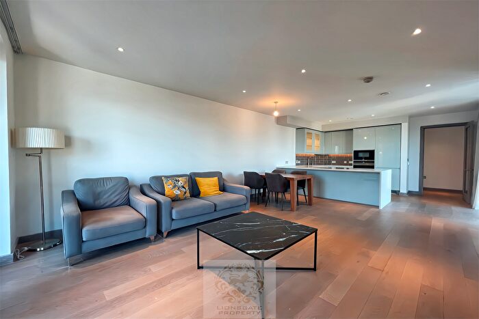 3 Bedroom Flat To Rent In Chivers Passage, London, SW18