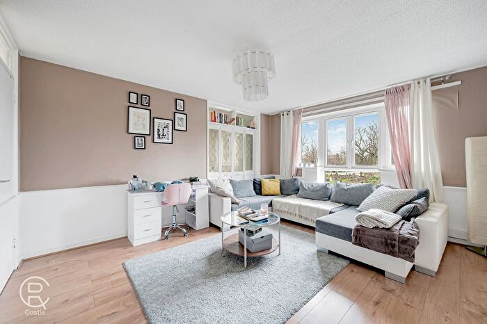 2 Bedroom Flat For Sale In Uxbridge Road, Hanwell, London, W7