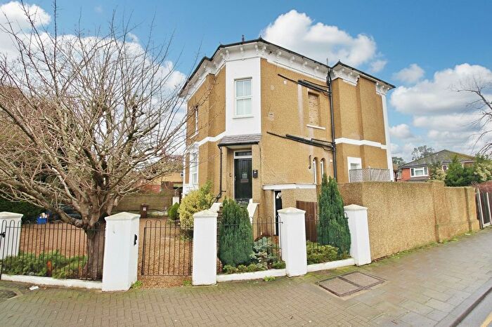 2 Bedroom Flat For Sale In Thornbury Road, Isleworth, TW7