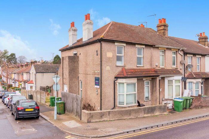 2 Bedroom Flat To Rent In South Road, Erith, DA8