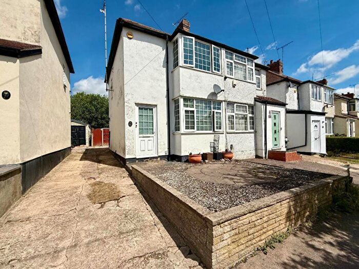 2 Bedroom Semi-Detached House For Sale In Fourth Avenue, Luton, LU3