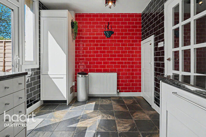 2 Bedroom Terraced House To Rent In Parkside Avenue, Bexleyheath, DA7