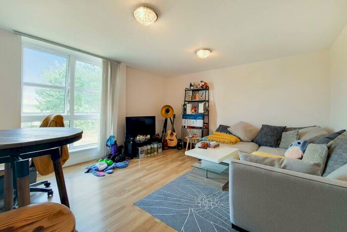 1 Bedroom Flat To Rent In Barrier Point, Royal Docks, London, E16