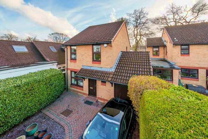 3 Bedroom Detached House To Rent In Fisher Close, Hersham, Walton-On-Thames, KT12