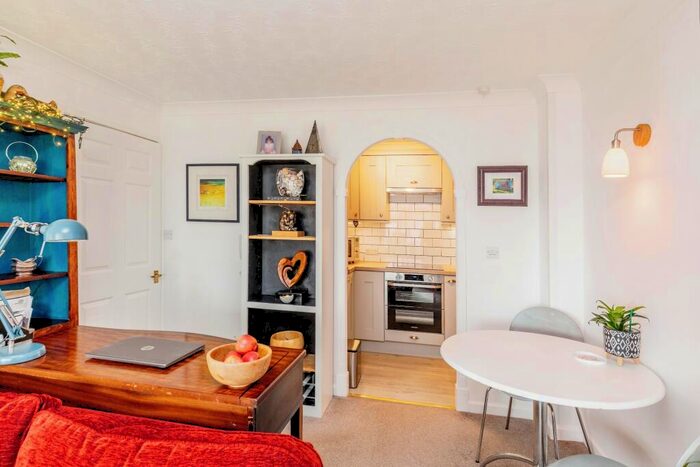 1 Bedroom Flat For Sale In Knightstone Road, Weston-super-Mare, Somerset, BS23