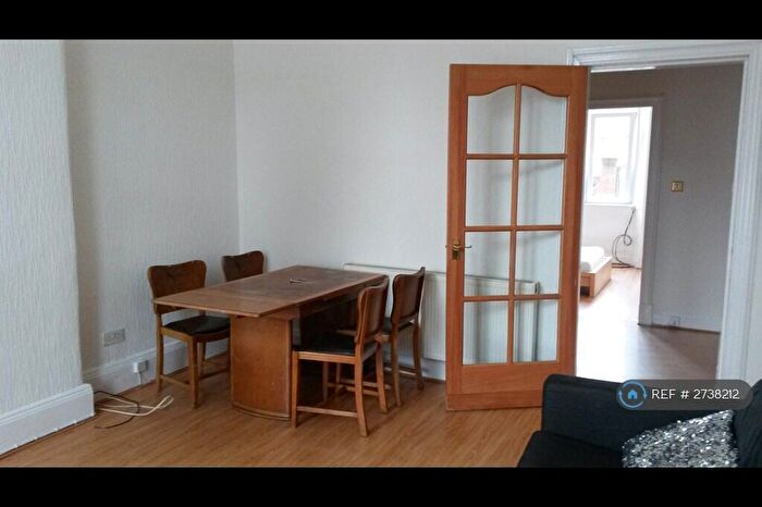2 Bedroom Flat To Rent In Pollokshaws Road, Glasgow, G41
