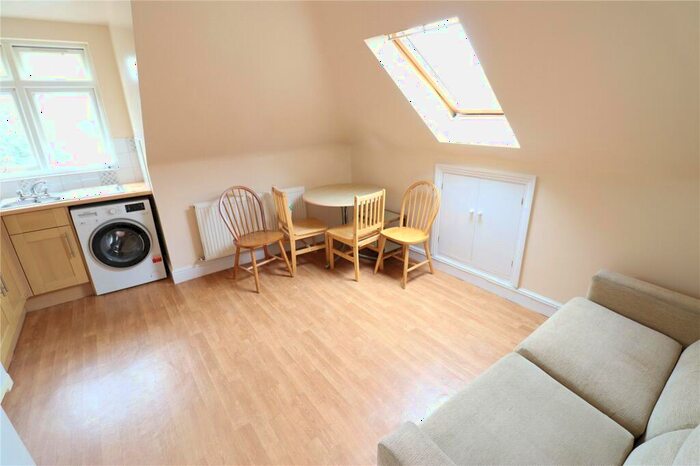 2 Bedroom Apartment To Rent In Kings Court, Colindeep Lane, London, NW9