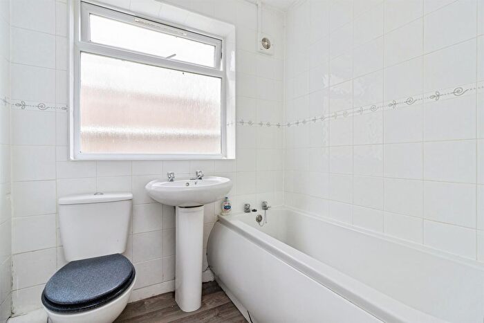 2 Bedroom Flat For Sale In Stanmore Tor, Paignton, TQ3