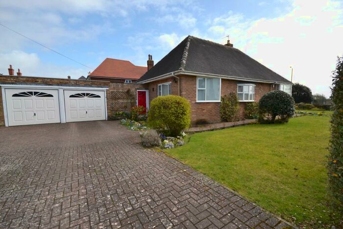 2 Bedroom Detached Bungalow For Sale In Inner Promenade, Fairhaven, Lytham St Annes, FY8