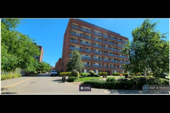 2 Bedroom Maisonette To Rent In Canning Town, London, E16