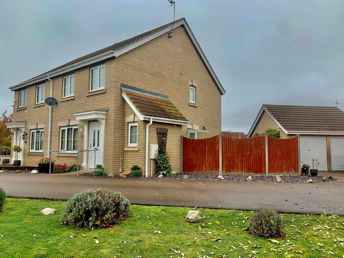 3 Bedroom Semi-Detached House To Rent In Foxglove Way, March PE15