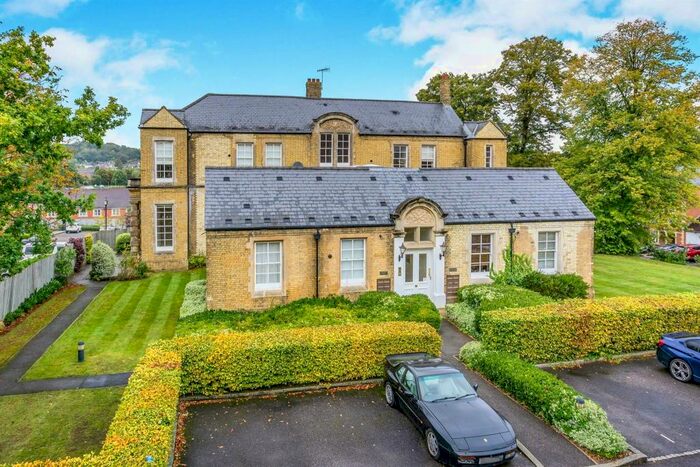 1 Bedroom Apartment To Rent In Royal Earlswood Park, Redhill, RH1