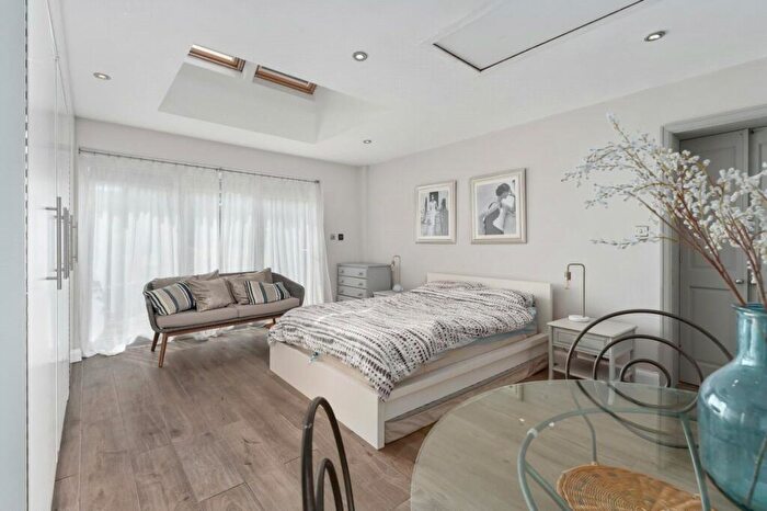 Maisonette To Rent In The Byway, Sutton, SM2