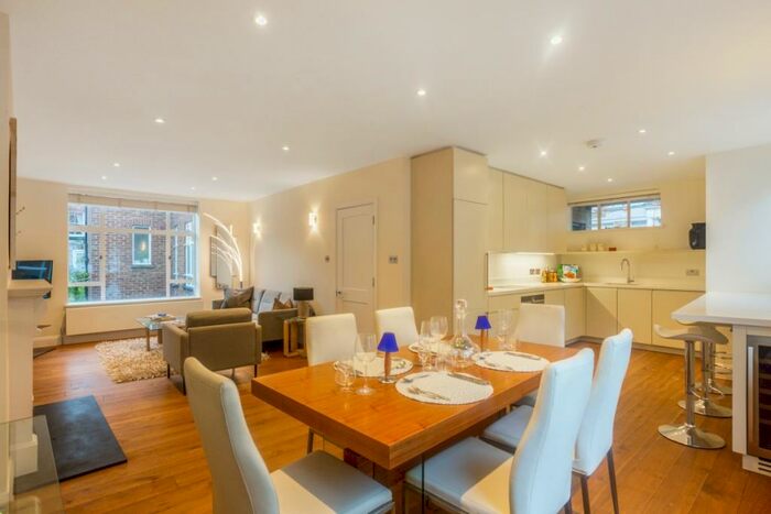 3 Bedroom Terraced House To Rent In Redcliffe Road London, SW10