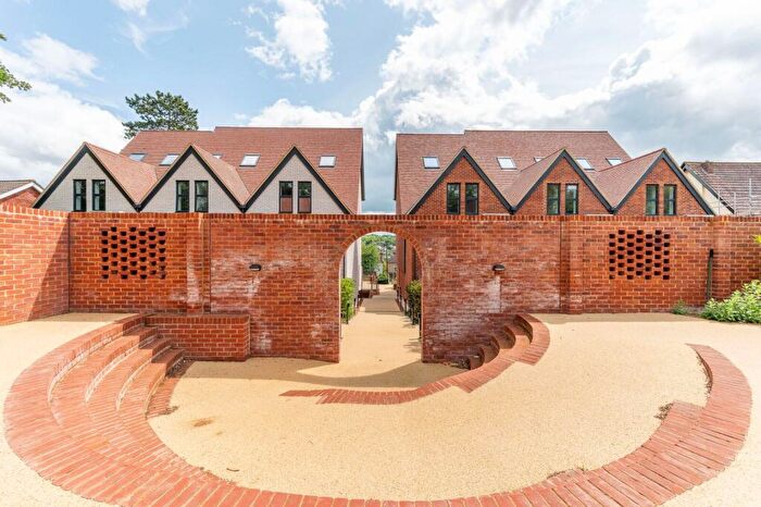 3 Bedroom House For Sale In Maplehurst Square, Coulsdon, CR5