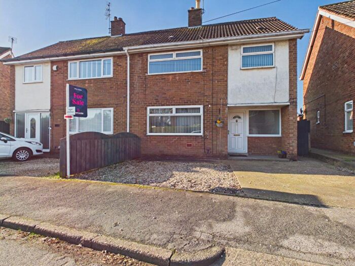 3 Bedroom Semi-Detached House For Sale In Hildyard Close, Anlaby, Hull, HU10