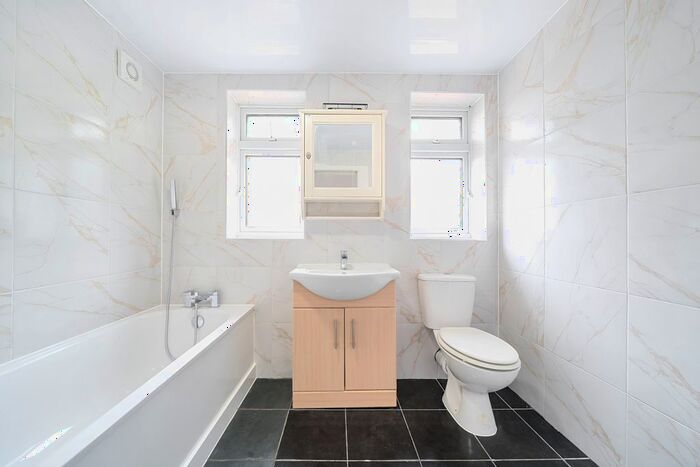 3 Bedroom Semi-Detached House To Rent In Poplar Avenue, West Drayton, UB7