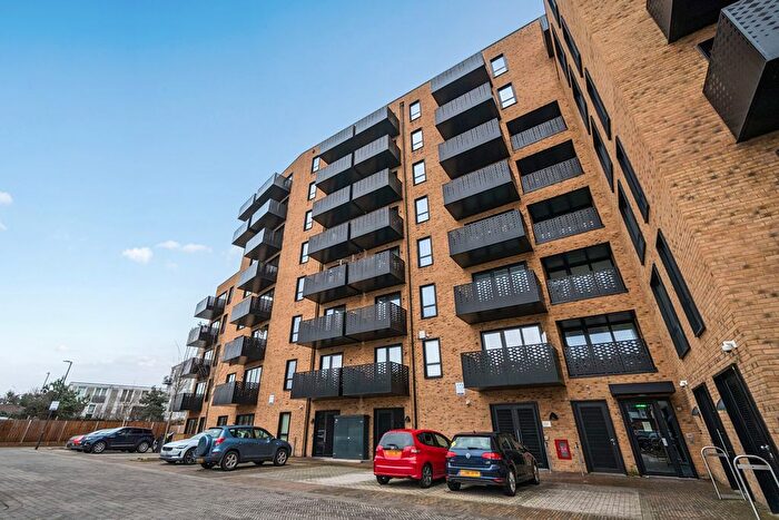 1 Bedroom Flat For Sale In Middle Road, London, W7