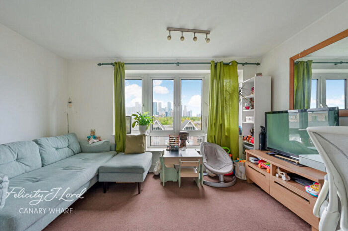 2 Bedroom Apartment For Sale In St Davids Square, London, E14