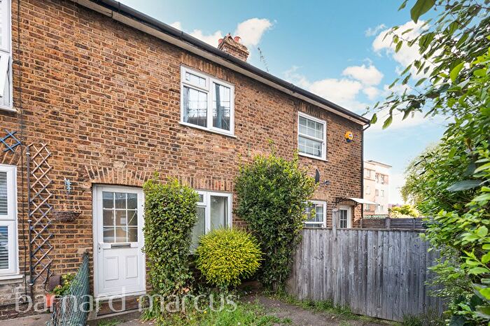 1 Bedroom Property To Rent In Hawks Road, Kingston Upon Thames, KT1