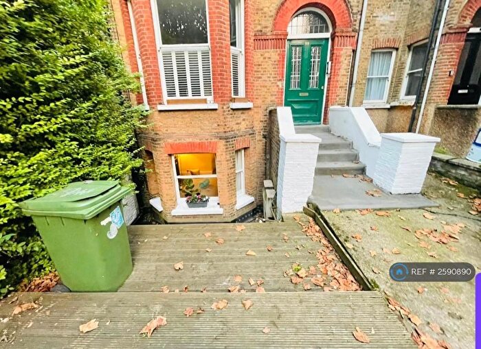 2 Bedroom Flat To Rent In Queenspark, London, NW6
