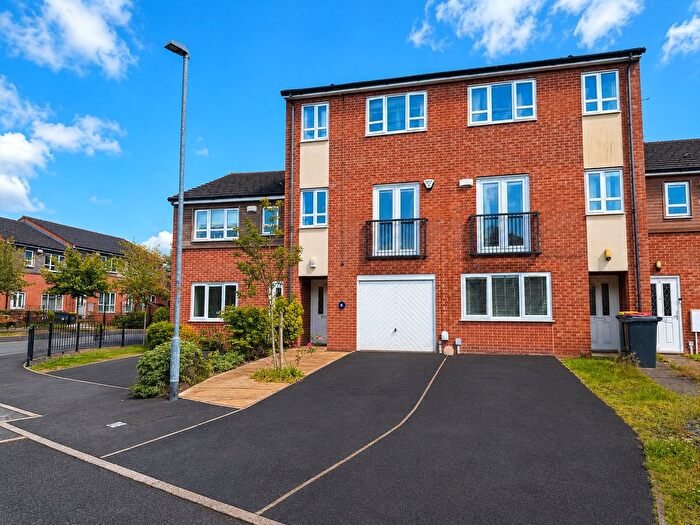 4 Bedroom Terraced House For Sale In Maple Leaf Close, Preston, Lancashire, PR2