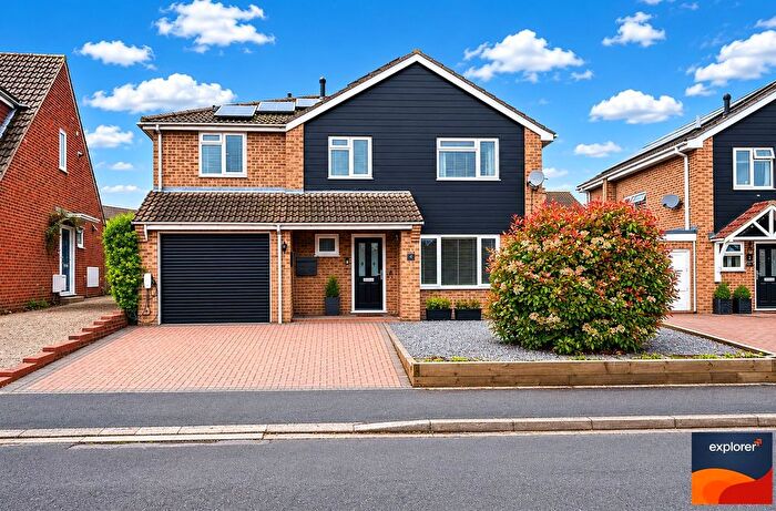 4 Bedroom Detached House For Sale In Lightsfield, Oakley, RG23