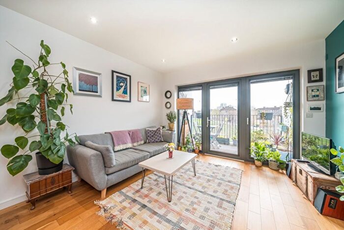 1 Bedroom Flat For Sale In Eythorne Road, Kennington, SW9
