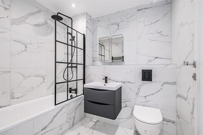 2 Bedroom Apartment To Rent In Quarter Four, Larkshall Road, Chingford, E4