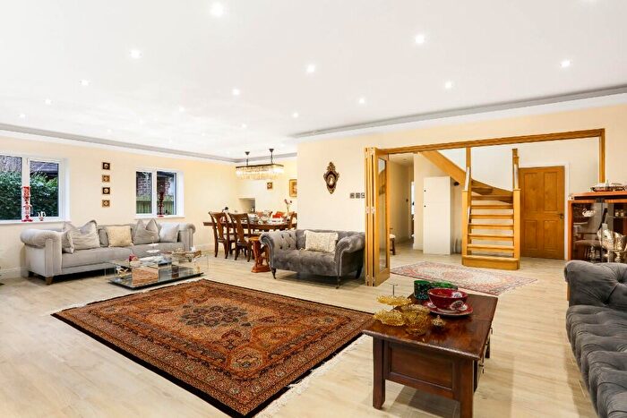 4 Bedroom Detached House To Rent In Chiltern Road, Sutton, SM2