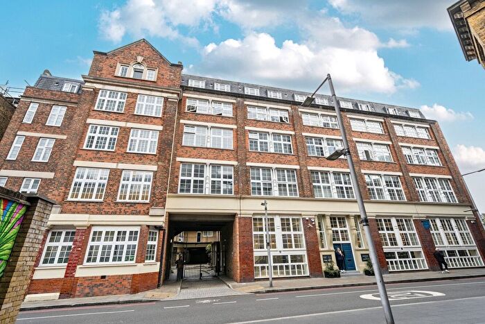 3 Bedroom Flat For Sale In Oxford Drive, London Bridge, London, SE1