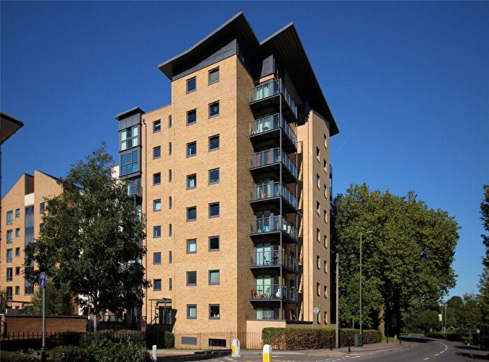 2 Bedroom Flat For Sale In Regents Court, Victoria Way, Woking, Surrey, GU21