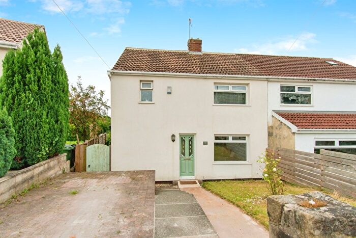 3 Bedroom Semi-Detached House For Sale In The Drive, Kippax, Leeds, LS25