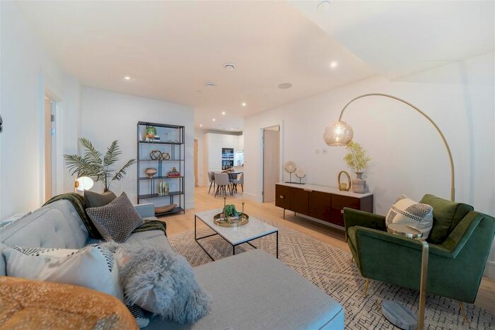 2 Bedroom Flat To Rent In Coombe Lane, London, SW20