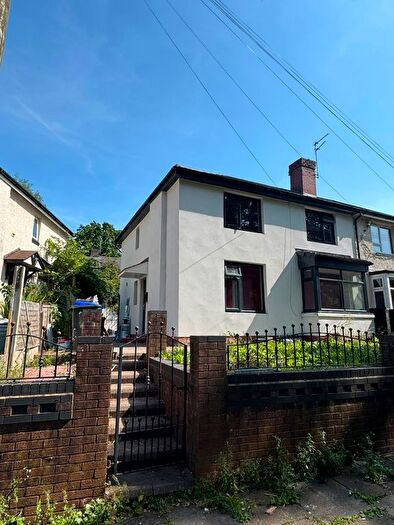 4 Bedroom Semi-Detached House To Rent In Rectory Grove, Prestwich, M25