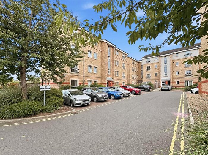 3 Bedroom Flat For Sale In / Dryden Gait, Pilrig, Edinburgh, EH7