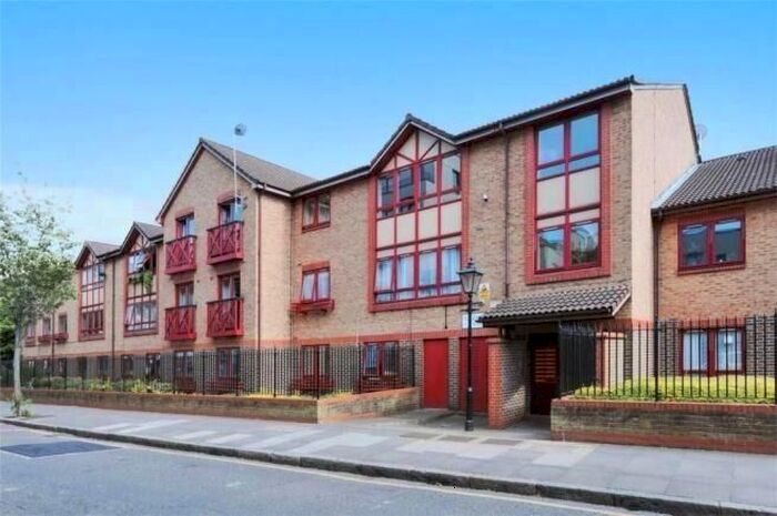 2 Bedroom Flat To Rent In Russia Lane, Bethenal Green, Hackney, London, E2