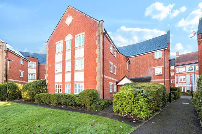 2 Bedroom Flat For Sale In Bennett Crescent, Oxford, OX4