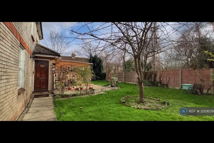 3 Bedroom Semi-Detached House To Rent In Greenwich Crescent, London, E6