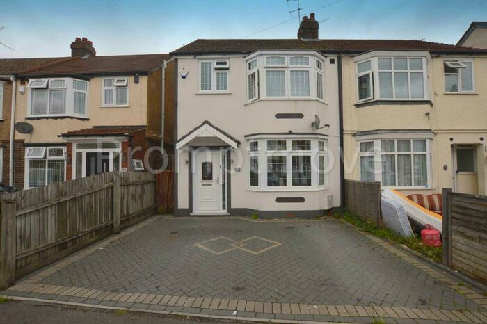 3 Bedroom Semi-Detached House To Rent In Alder Crescent Luton, LU3