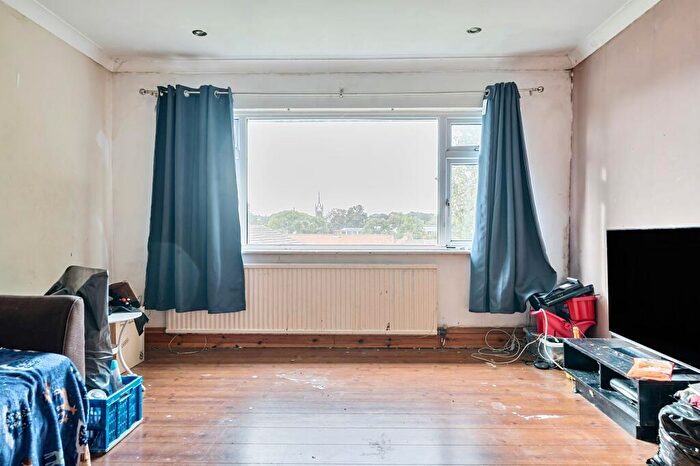 2 Bedroom Apartment For Sale In Sommerville Close, Faversham, ME13