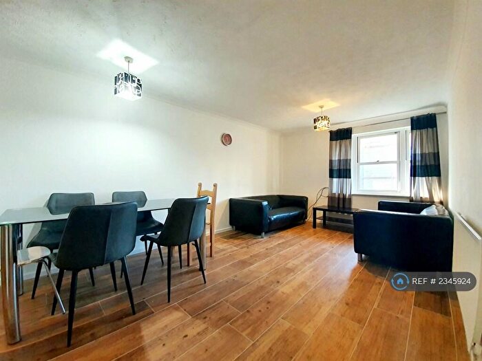 2 Bedroom Flat To Rent In Buckingham House, Milton Keynes, MK9