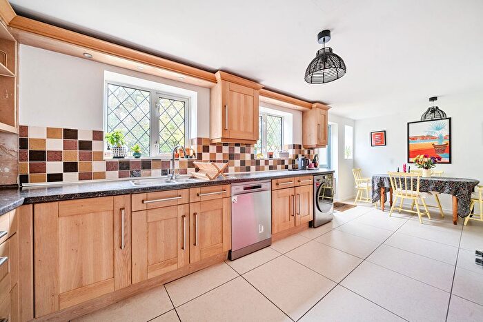 3 Bedroom Semi-Detached House For Sale In Weir Road, Hampshire, RG27