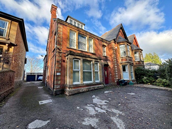 2 Bedroom Flat For Sale In Hendford Hill, Yeovil, Somerset, BA20