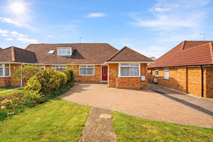 2 Bedroom Bungalow For Sale In Ringway Road, Park Street, St. Albans, Hertfordshire, AL2